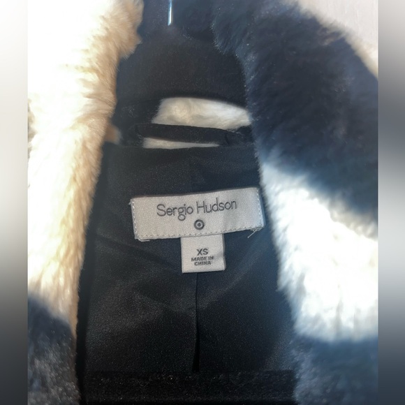 Super cute faux fur jacket! - Picture 5 of 8